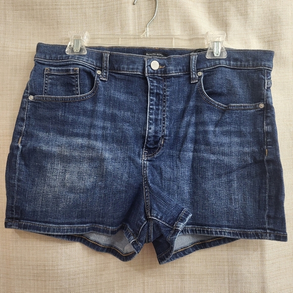 Banana Republic Pants - Banana Republic Women's Mid Rise Premium Blue Denim Shorts Stretch Size 34